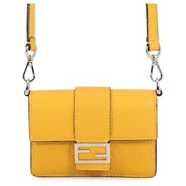 Fendi Micro Flat Baguette Pouch aus gelbem Leder