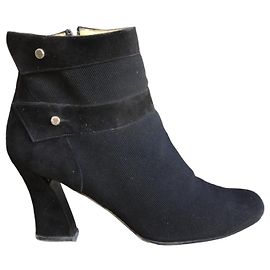 Charles Jourdan Botines negros de tela y ante