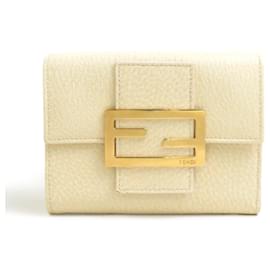 Fendi Tri-fold Wallet aus beigem Leder