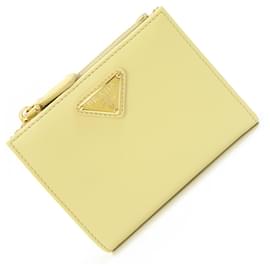 Portafoglio bi-fold Prada in pelle giallo