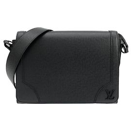 Borsa a tracolla Louis Vuitton Taiga New Flap Messenger