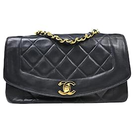 Chanel Vintage Diana Flap in agnello trapuntato Small