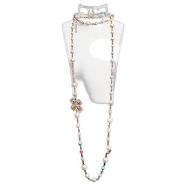 Chanel Collana di perle finte placcata in oro