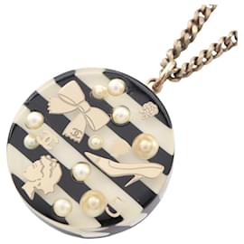 Collana con bordo iconico Coco Mark di Chanel
