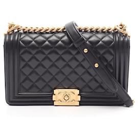 Borsa a tracolla Chanel Boy in agnello nero