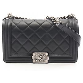 Borsa a tracolla Boy di Chanel in agnello nero