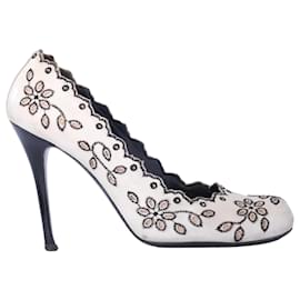 Alexander Mcqueen Pumps aus Leder mit floralen Cutouts