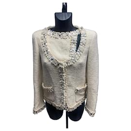 Jaqueta de Tweed Creme Chanel com Acabamento em Espelho (Prefall 2012 - Métiers d'Arts Paris-Bombay)