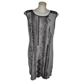 Vestido Marc Cain de encaje y jersey gris con detalles negros