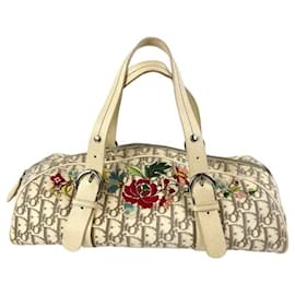 Borsa Diorissimo di Dior con ricamo