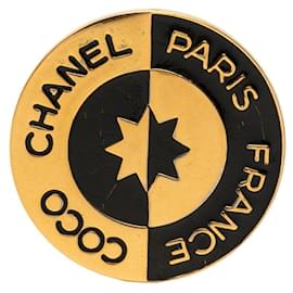 Spilla rotonda con logo COCO di Chanel