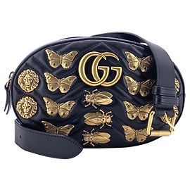 Gucci Borsa a tracolla GG Marmont in pelle trapuntata nera con borchie animalier 85/34