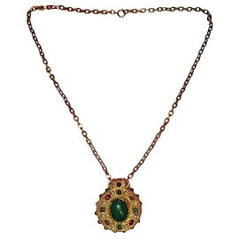 Collana Chanel Reliquaire placcata oro con smeraldo