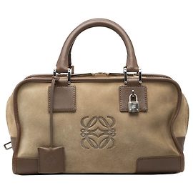 LOEWE Amazona 28 aus braunem Wildleder