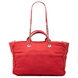 Tote Deauville Chanel Red Medium CC Quilted Canvas Double Face