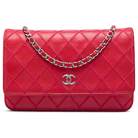 Portafoglio con catena in agnello Wild Stitch Red CC di Chanel