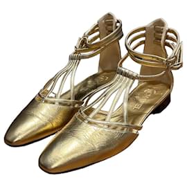 Chanel Ballerinas mit Riemchen aus goldenem Leder