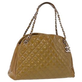 CHANEL Matelasse Chain Shoulder Bag Patent leather Black Gold CC Auth 190042