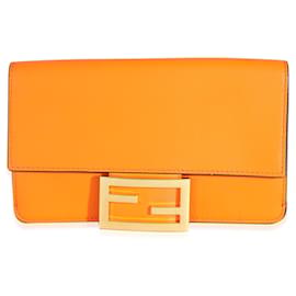 Mini borsa baguette Fendi in pelle di vitello arancione con tracolla marrone 'Strap You'