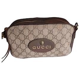 Gucci Bolsa de Ombro GG Supreme Lona e Couro