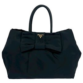 Prada Handtasche mit Logo-Hardware und Bandmotiv