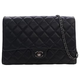 Clutch Chanel Black CC in agnello trapuntato con catena