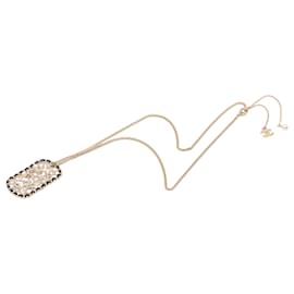 Collana con pendente Chanel Gold CC placcato oro con mosaico Clover Star e catena in pelle intrecciata
