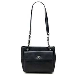 Borsa a tracolla Chanel Blue CC Caviar con tasca frontale