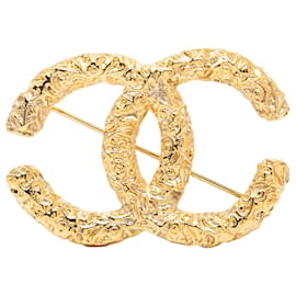 Spilla Chanel Gold CC placcata oro con rilievo barocco