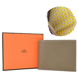 Cartera bi-fold de cuero Epsom Hermès