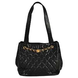 Chanel Schultertasche aus schwarzem genarbtem Kalbsleder