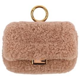 Mini borsa a tracolla Fendi Nano Baguette con charm in pelliccia