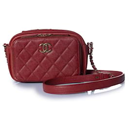 Chanel, custodia per fotocamera business affinity in pelle rossa