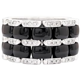 Anillo Chanel, "Ultra" en oro blanco, cerámica negra y diamantes.