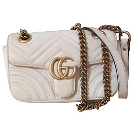 Gucci Marmont kleine gesteppte Tasche aus weißem Leder