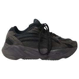 Yeezy Boost 700 V2 Vanta in Black Rubber