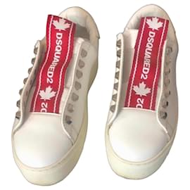 Sneakers in pelle bianca con borchie Dsquared2