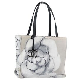 Borsa Tote CHANEL Camelia in Tela Bianco Argento CC Auth 190607V