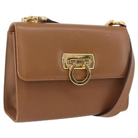 Salvatore Ferragamo Gancini Schultertasche Leder Beige Gold Auth BSZ647