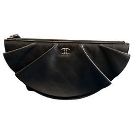 Clutch Wave em pele de cordeiro matelassê Chanel 2019
