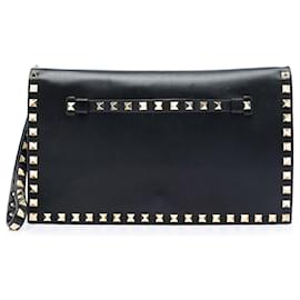 Clutch Valentino in pelle nera con Rockstud e patta