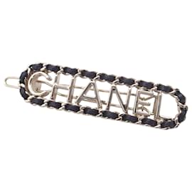 Clip per capelli Chanel Gold in agnello placcato oro con logo Allure
