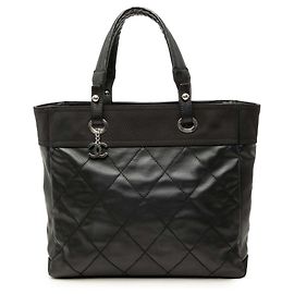 Chanel Paris Biarritz Tote aus gesteppter beschichteter Canvas in Schwarz Medium