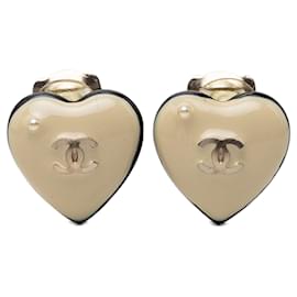 Chanel White CC Resin Faux Pearl Heart Clip-On-Ohrringe