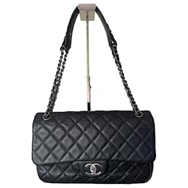 Borsa Chanel Timeless Classic Jumbo Flap in pelle traforata