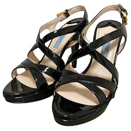 Sandali in vernice Prada