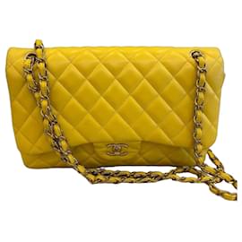 Borsa Classic Flap Chanel media in agnello trapuntato giallo