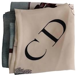 Carré Dior in seta beige