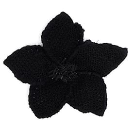 Spilla Camélia in maglia nera Chanel