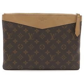 Clutch Louis Vuitton Monogram Daily